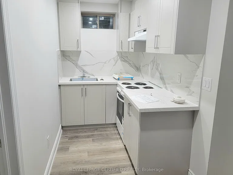 8 Labrish Rd #BASEMENT — Photo 3