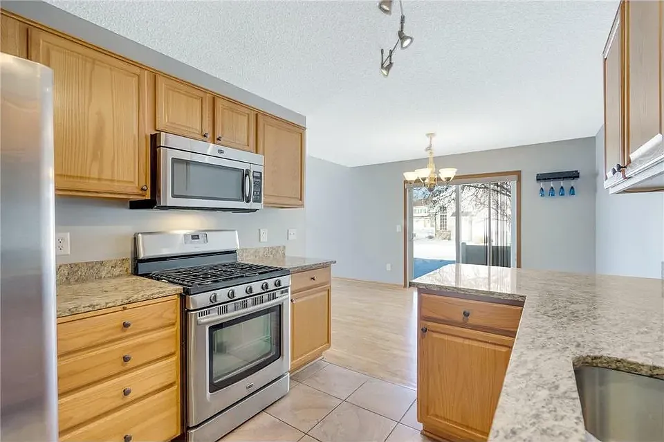 3 bed, 1.5 bath, 1600 sqft, $2,900 — Photo 2