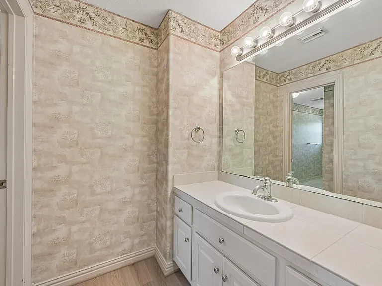 1611 Copperas Cv — Photo 32