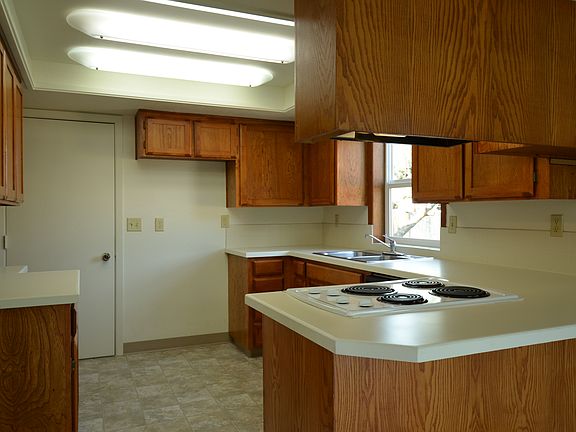 4th image of 3138 Woodleaf St NE