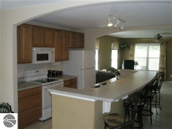 4th image of 850 Cobalt St