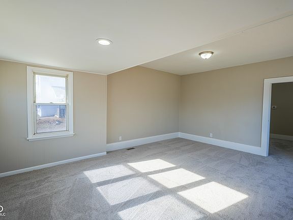 4th image of 516 W 4th St