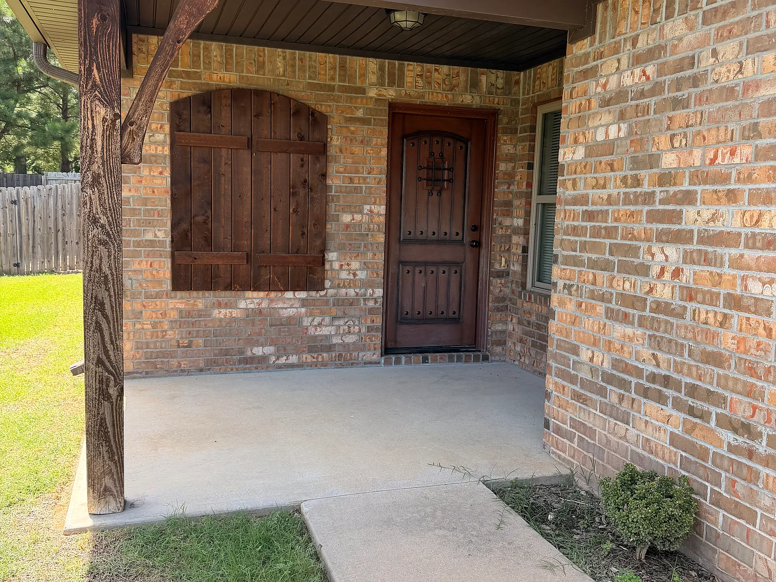 3 bed, 1320 sqft, $1,550 — Photo 2