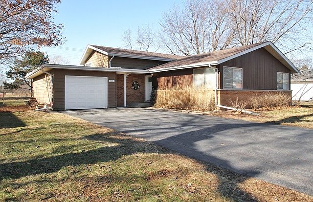1st image of 1104 Longmeadow Dr