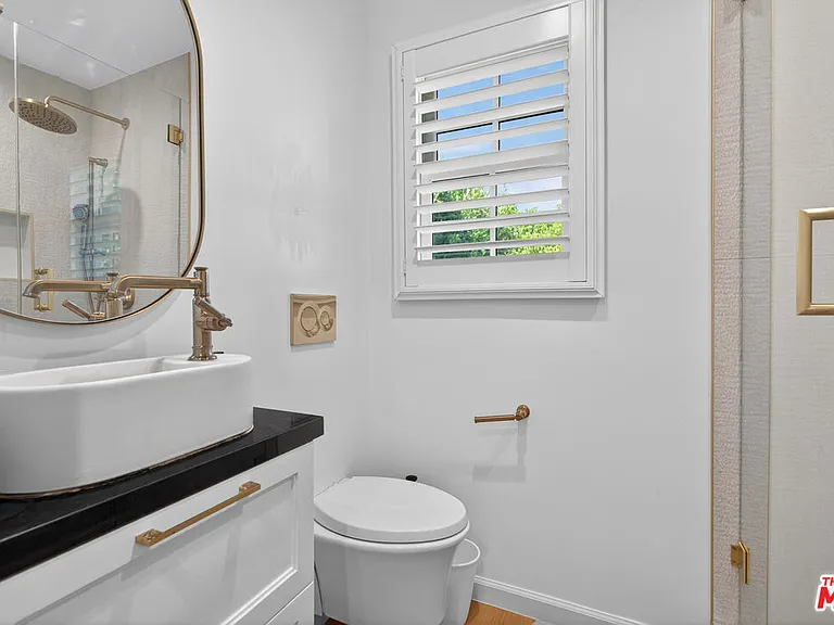 462 Warner Ave — Photo 35