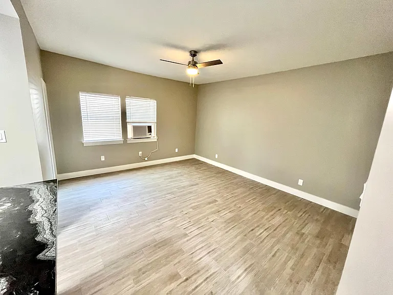 1230 Cortlandt St #1 — Photo 11