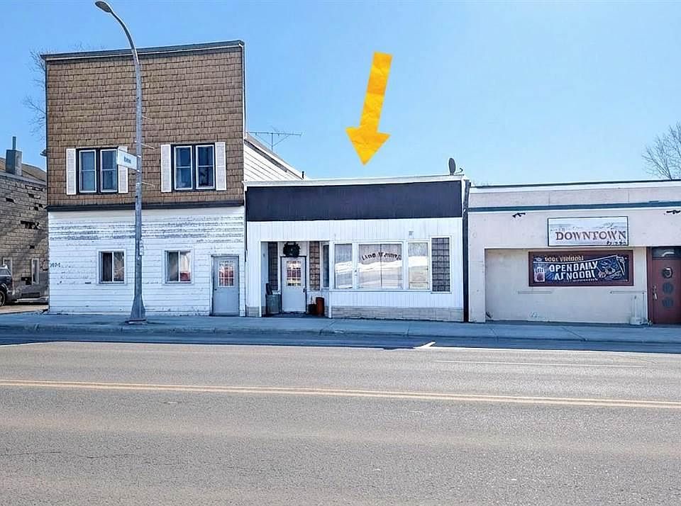 1st image of 207 Broadway St S