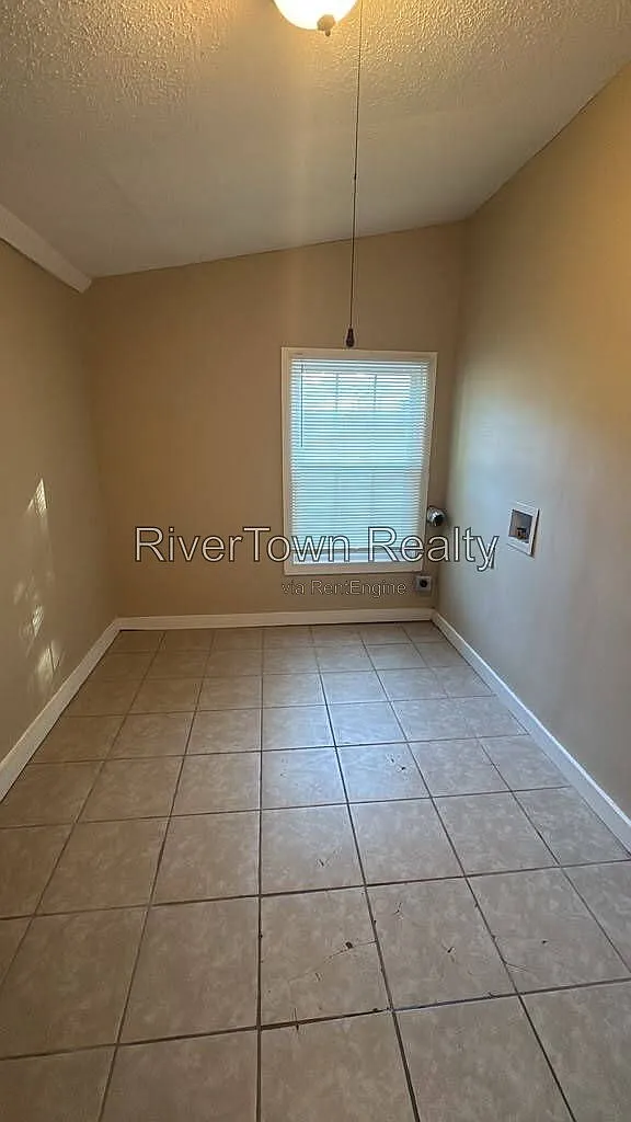 3 bed, 2.0 bath, 1436 sqft, $1,150 — Photo 4