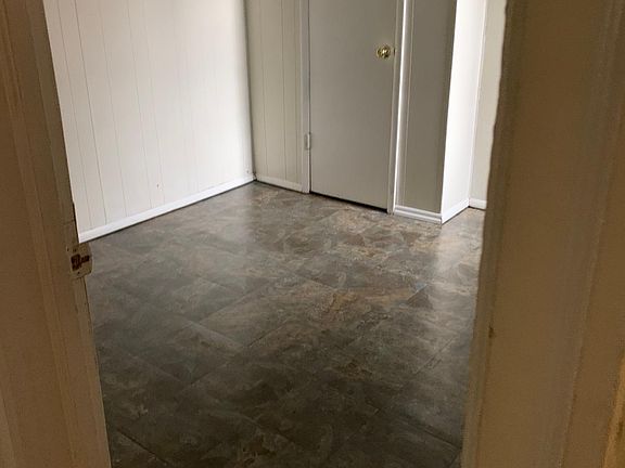 4th image of 2309 S 22nd St Floor 2