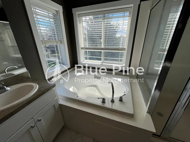 157 Leesburg Ln — Photo 18