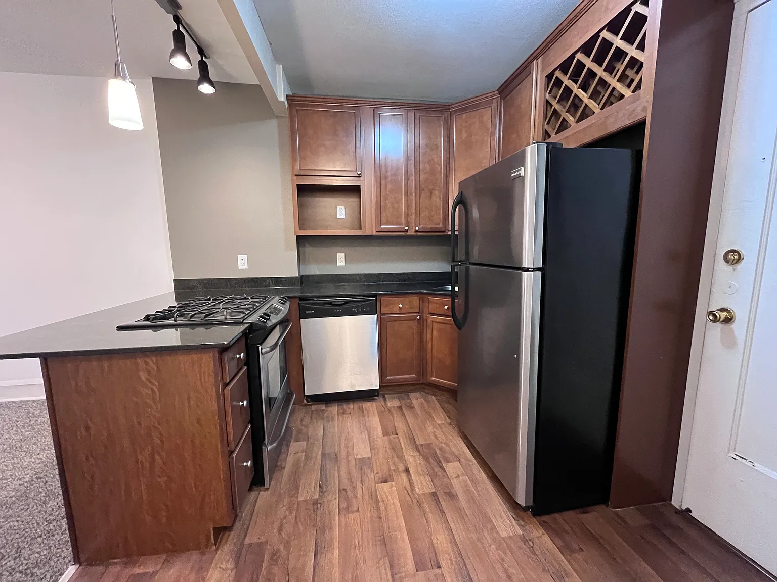 1 bed, 600 sqft, $1,145 — Photo 3
