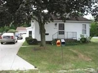 11 S Walnut St, Rolling Prairie, IN 46371