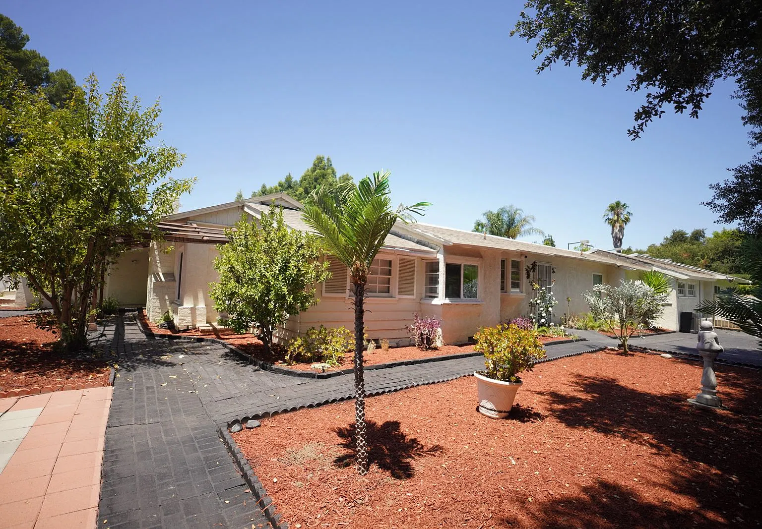 7 bed, 3500 sqft, $14,999 — Photo 4
