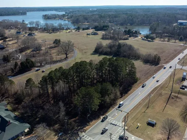 1 Thunder Pointe Dr, Eatonton, GA 31024