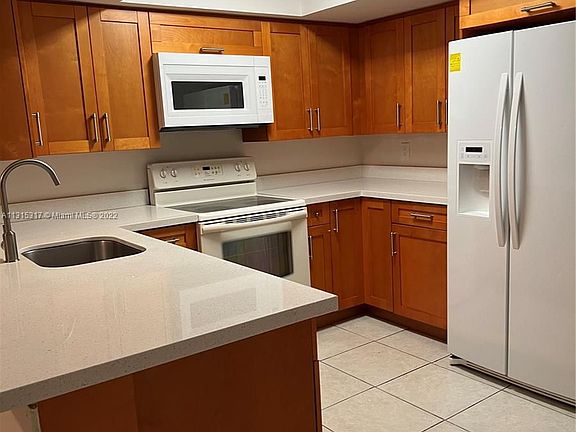 4th image of 7407 NW 76th Ct Unit 7409