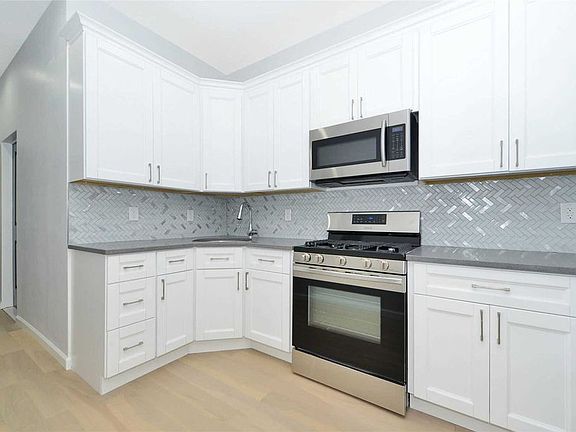 4th image of 10413 92nd Ave