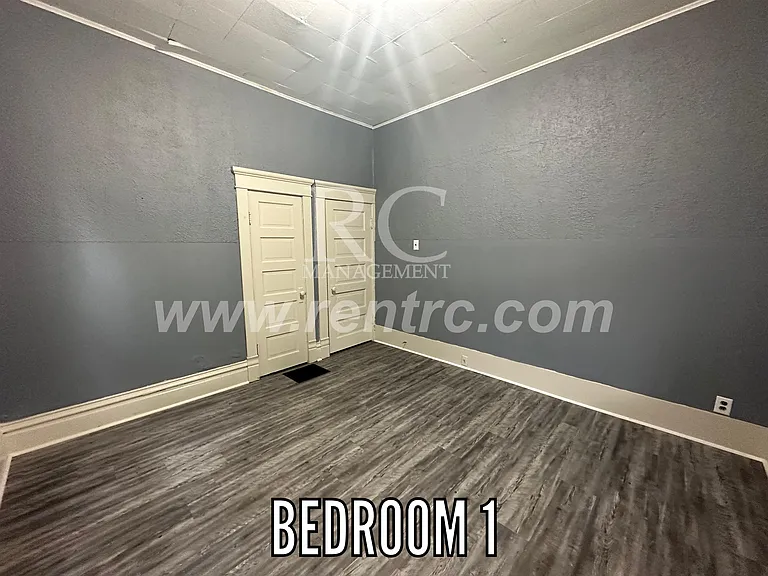 1117 N Gilbert St — Photo 13