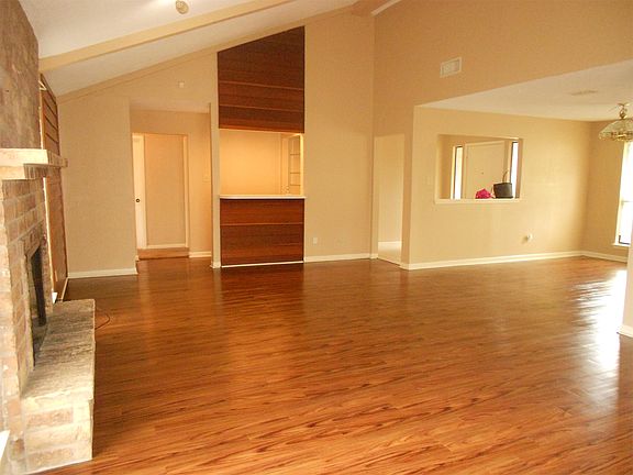 3rd image of 4637 Coody Ln
