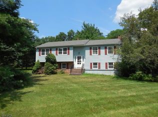2 Marilyn St, Basking Ridge, NJ 07920