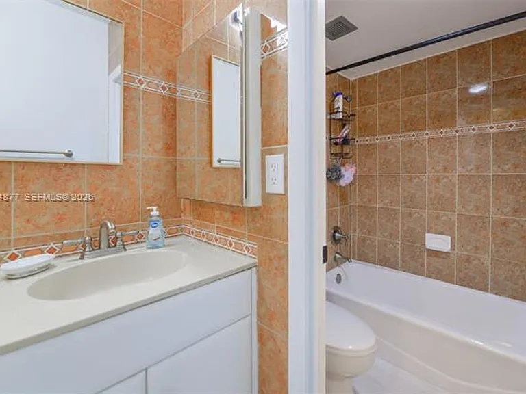 1950 S Ocean Dr #19E — Photo 28