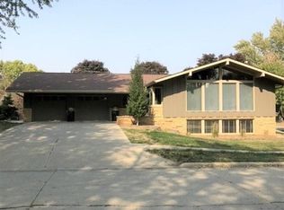 1621 E 8th St, Sheldon, IA 51201