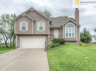 20257 W 220th St, Spring Hill, KS 66083