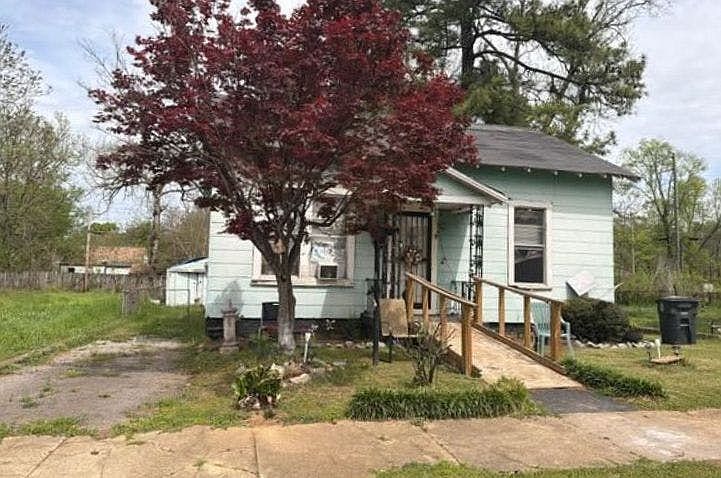 1st image of 2334 17th St W