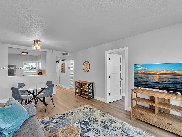 9340 Lagoon Pl #303 — Photo 18