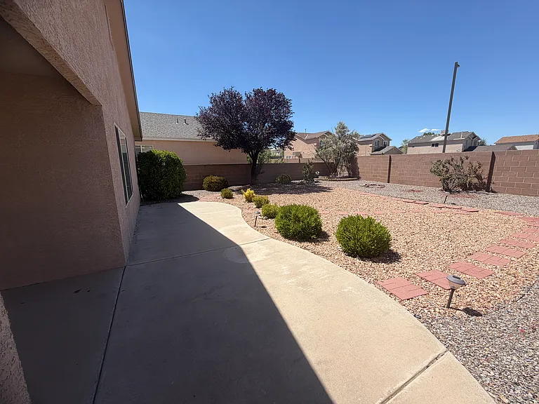 6243 Calle Feliz NW — Photo 22