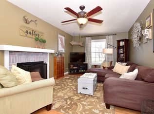 1312 Canyon Run Rd, Naperville, IL 60565