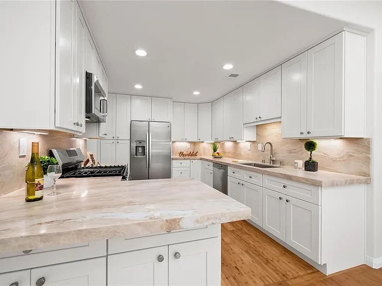 3 Opera Ln — Photo 7