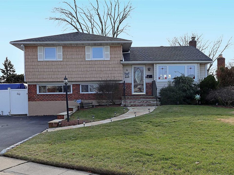 1st image of 2 Hyman Dr
