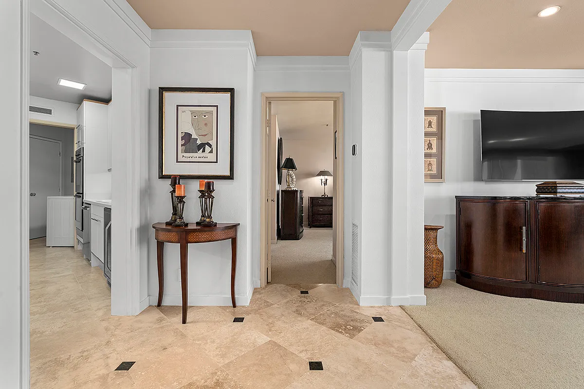 1 bed, 1.5 bath, 1200 sqft, $5,200 — Photo 2