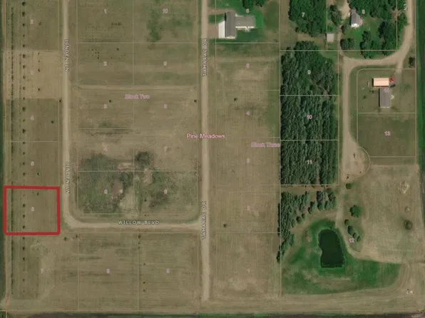 801 Linden Ln, Devils Lake, ND 58301