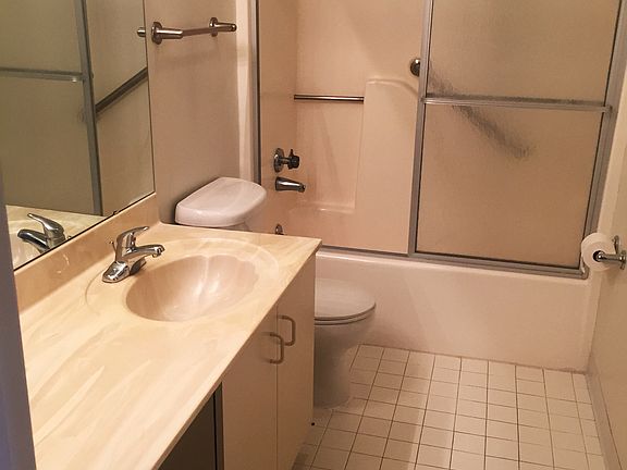 4th image of 5316-5320 Pershing Ave #207