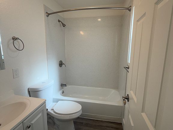 4th image of 1810 E 25th St #305