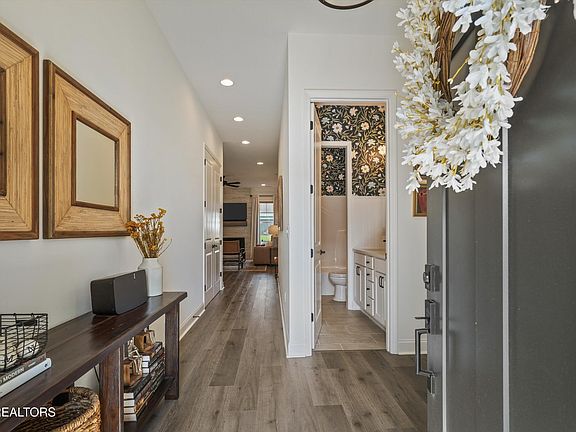 3rd image of 146 Clover Cir