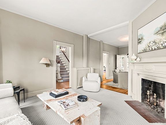 4th image of 207 Weston Rd