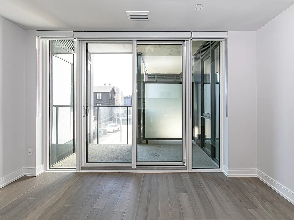664 Spadina Ave