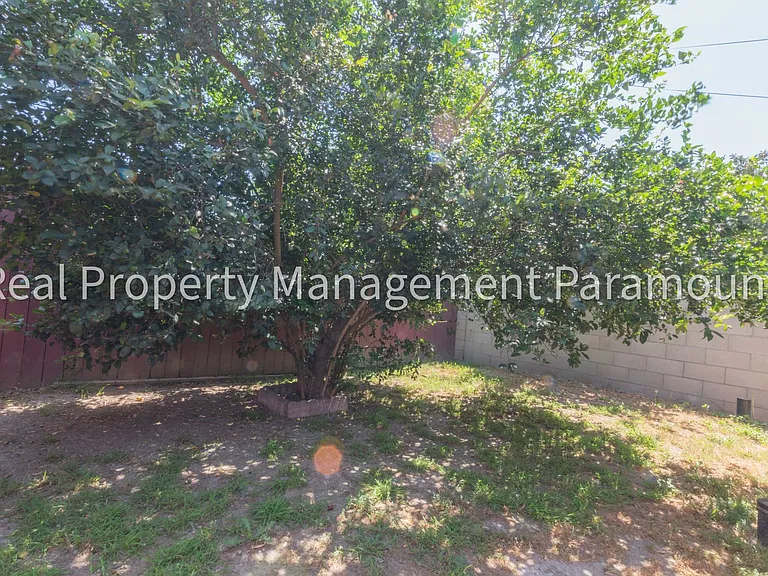 1362 E 61st Street — Photo 15