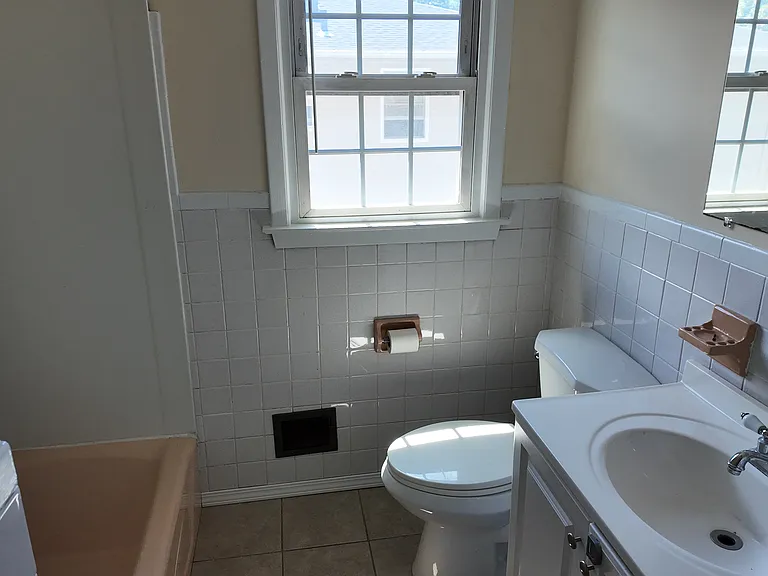 27 Manila Ave #2 — Photo 8