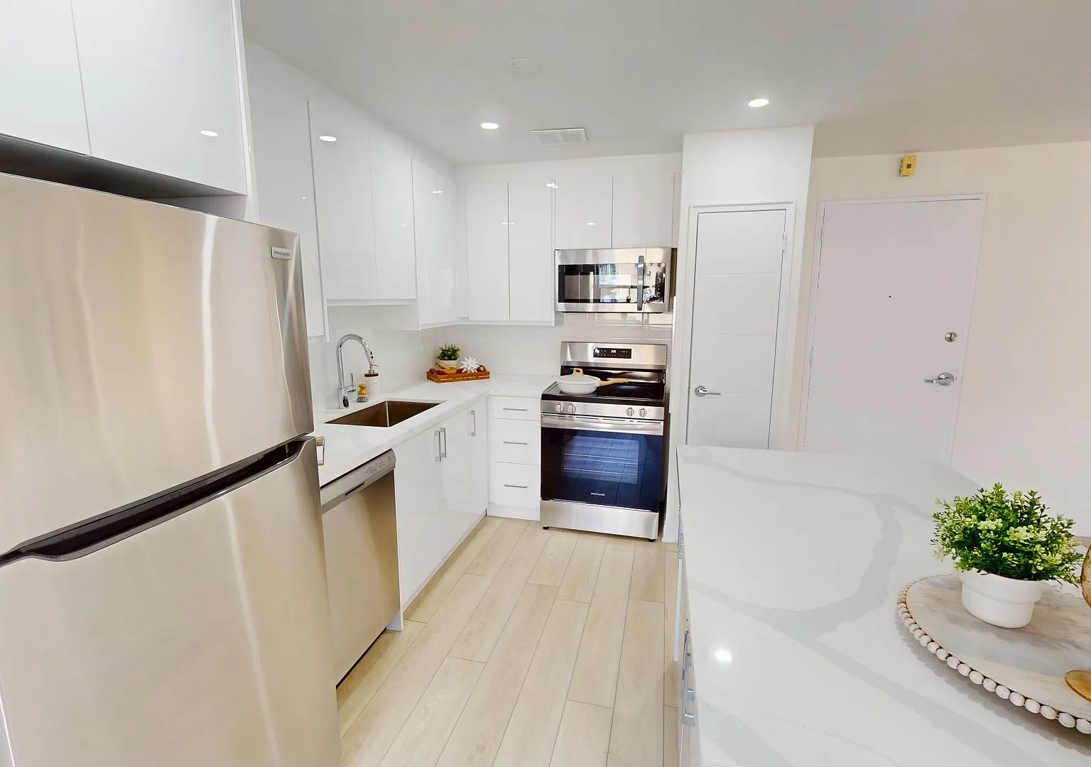 455 Maple — Photo 3