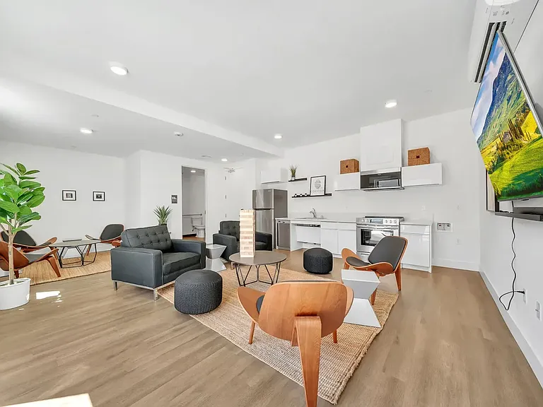 16819 S Normandie Ave — Photo 44