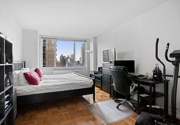 4th image of 401 E 80th St APT 23E