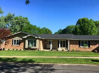 711 Barham Down Dr, Ballwin, MO 63011