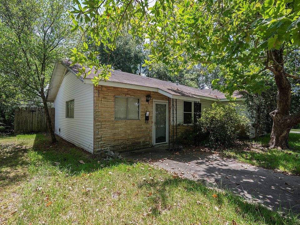 1st image of 104 Britton Dr