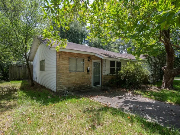 104 Britton Dr, Silsbee, TX 77656