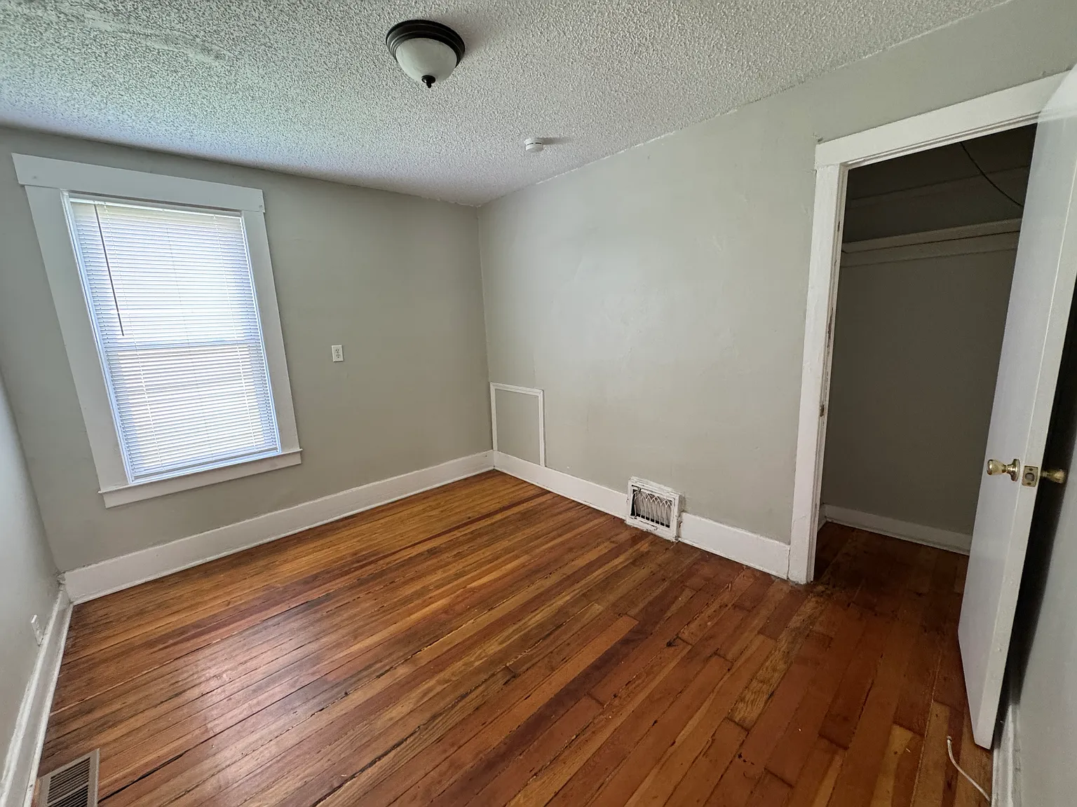 2 bed, 900 sqft, $1,200 — Photo 3