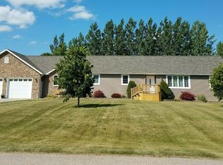 425 Jerome St, Pembina, ND 58271