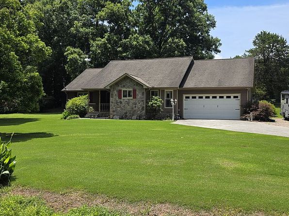 636 Magnolia Ln
